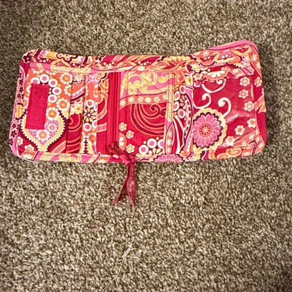 Vera Bradley Retired Raspberry Fizz Quilted Trifold Wallet Y2K Vintage Boho —D - Picture 2 of 5